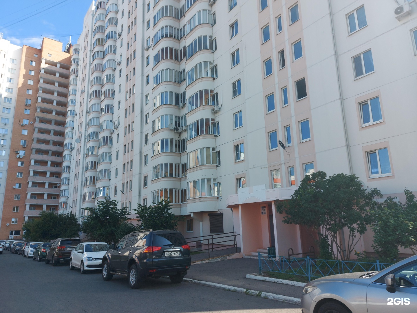 Победы 14 курск. Парикмахерская тут стригут. Салон красоты на победе курск. Проспект победы курск. Проспект победы дом 14 курск.