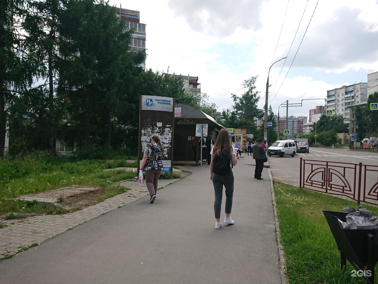 В иркутске на остановке. Остановка автобуса. Остановка автостанция Иркутск. Остановка Иркутский тракт. Остановка 450 Иркутск.