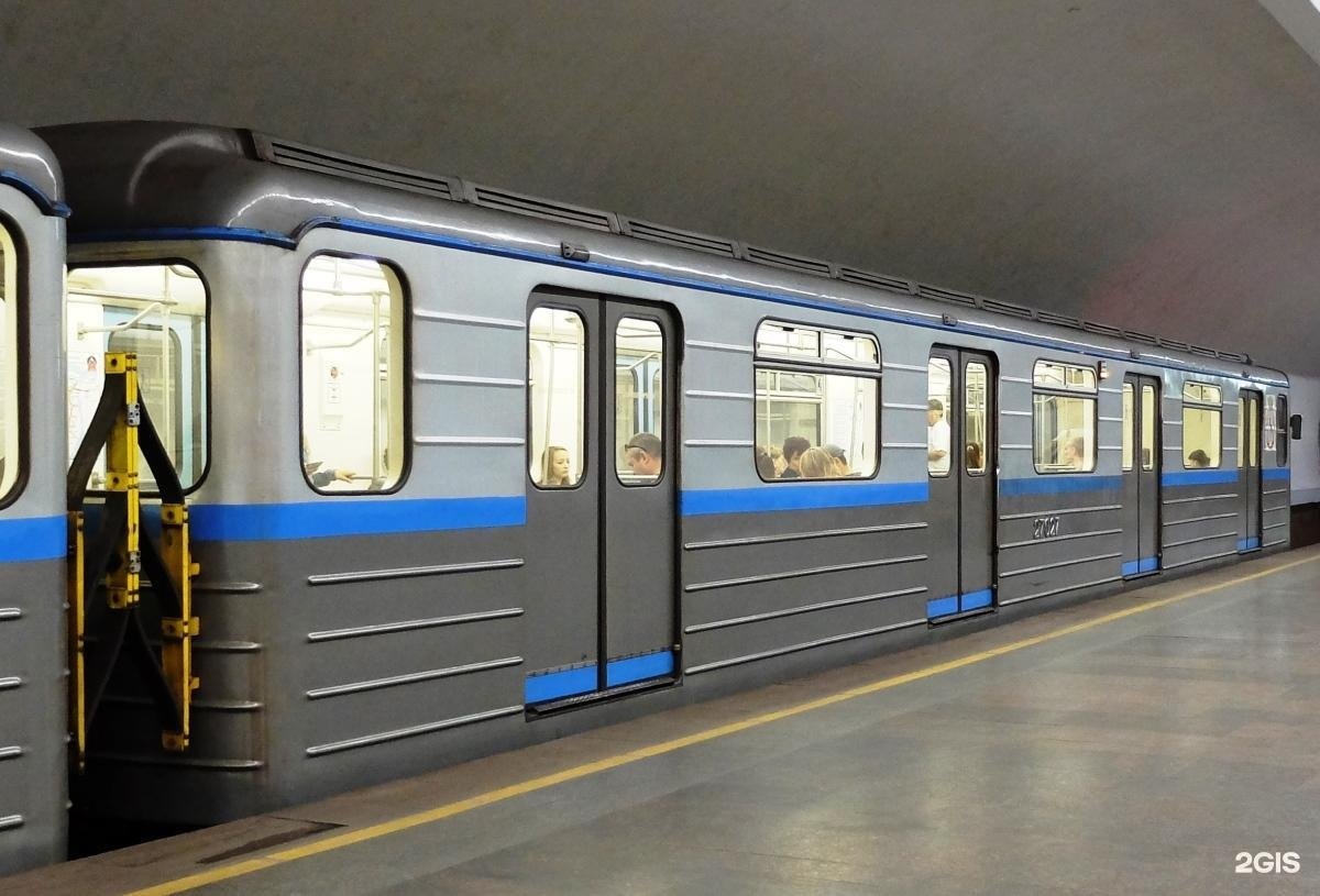 Метро 81 717.6