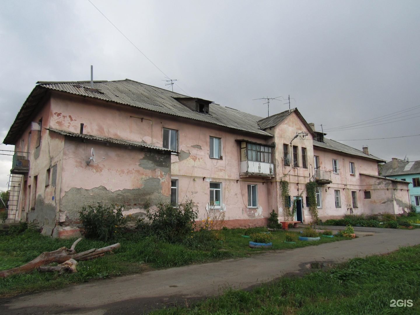 Поселок волжский нижегородская область. Поселок Волжский Омск. 2 Поселок Волжский. Двухэтажная хрущёвка. 2 Этажная хрущевка.