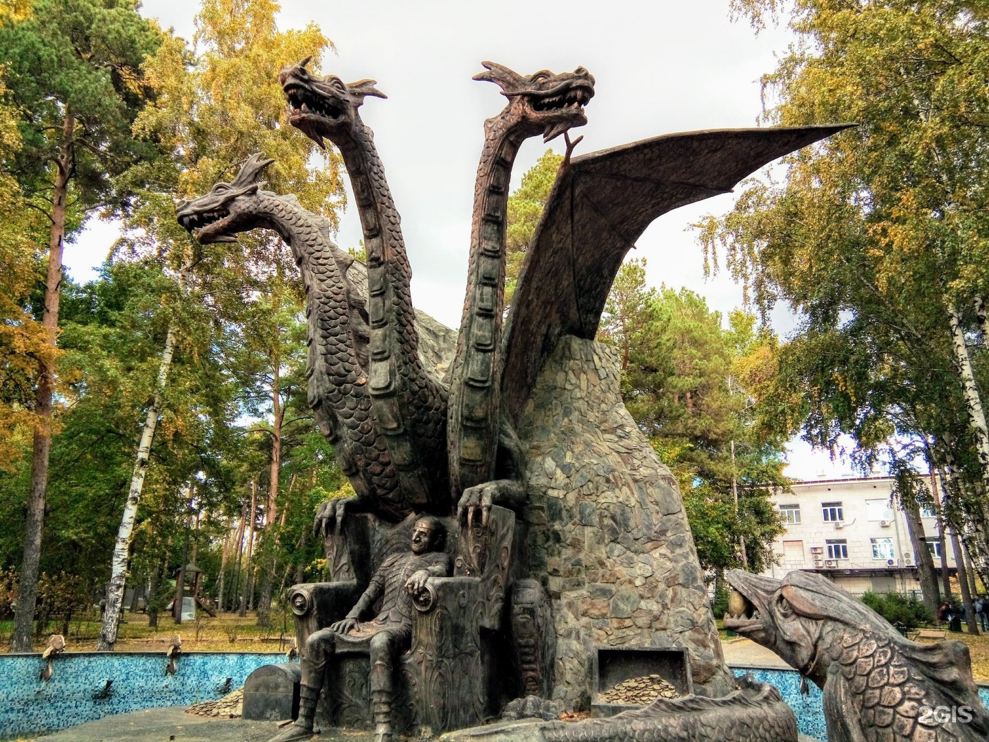 Фонтан змей Горыныч в Новосибирске