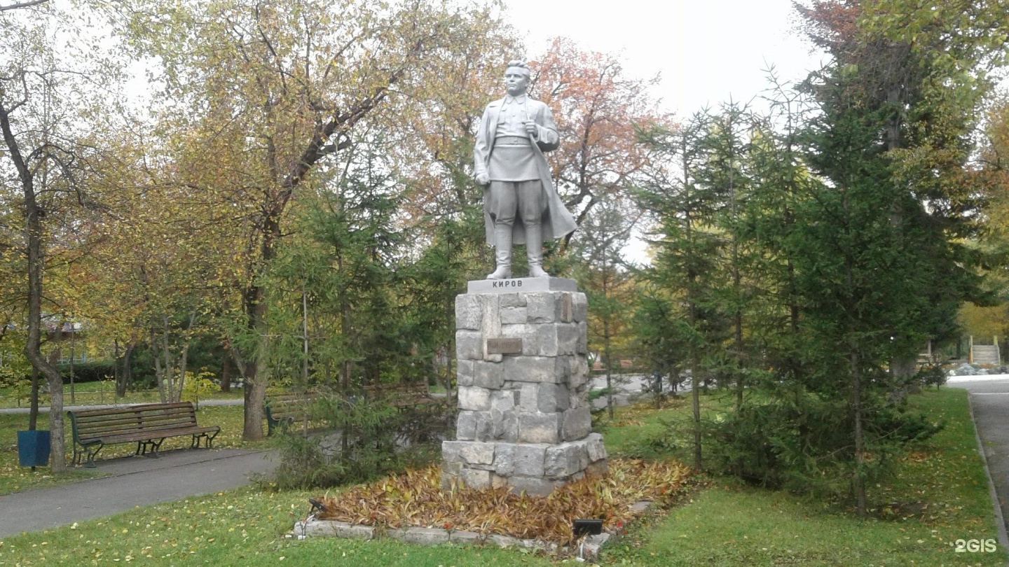 Работа кировский новосибирск. Памятник Кирову Новосибирск. Памятник с м Кирову в Новосибирске. Памятник Новосибирску за завод в парке Кирова.