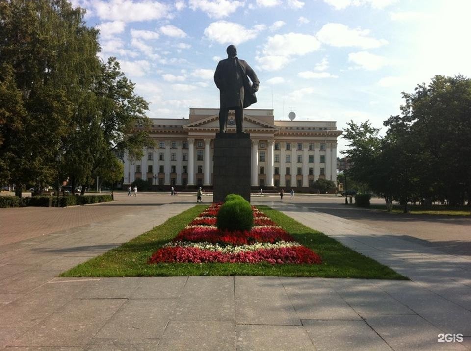 Площадь тюмени. Площадь Ленина Тюмень. Центральная площадь Тюмень. Центральная площадь, около памятника Ленину Тюмень. Город Тюмень Центральная площадь.