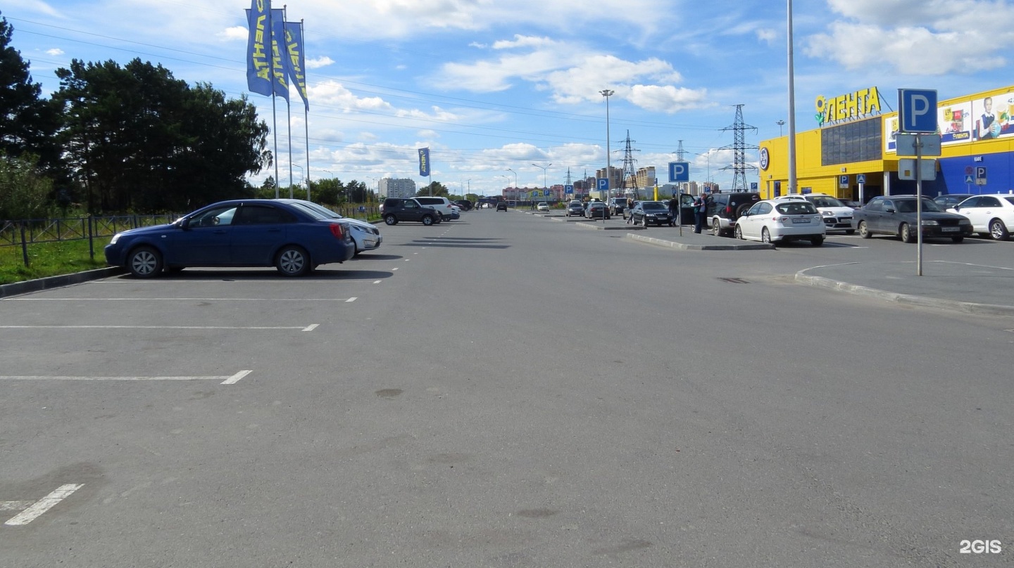 парковка у супермаркета. гипермаркет лента парковка. ашан парковка. парковка перед торговым центром. парковка у гипермаркета.