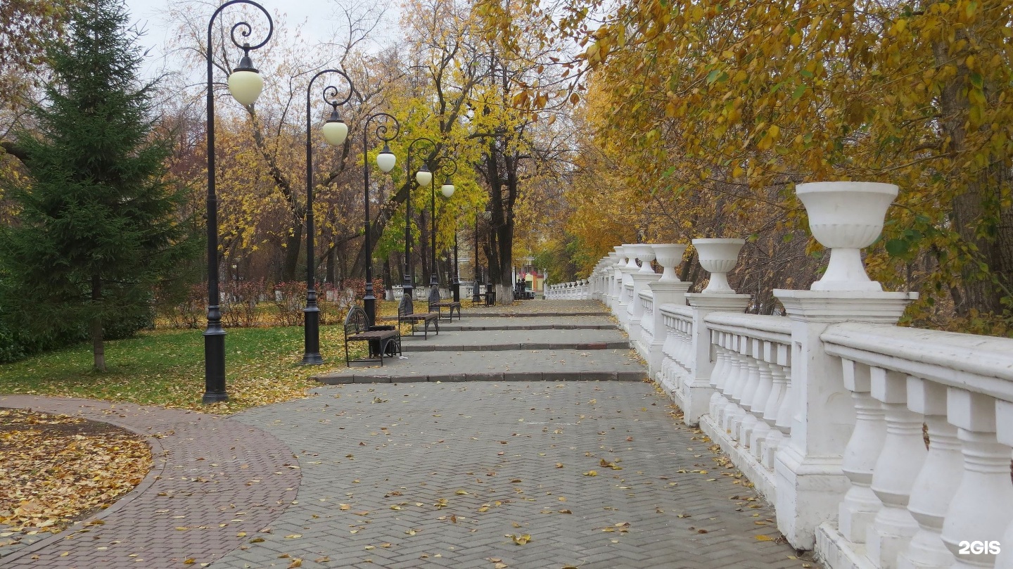 Садовый тюмень. Загородный сад Тюмень. Загородный сад Тюмень зимой. Загородный сад Тюмень вид на мост. Главный вход в загородный сад Тюмени.