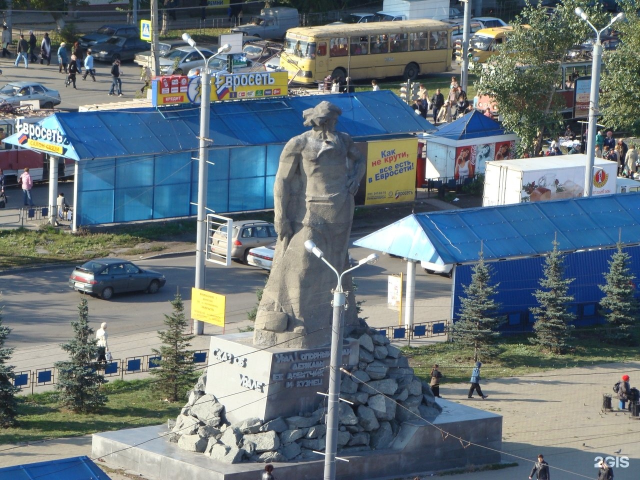 Урал челябинск. Седой Урал памятник Челябинск. Сказ об Урале памятник в Челябинске. Синегорье Челябинск памятник. Памятник Сказ об Урале.