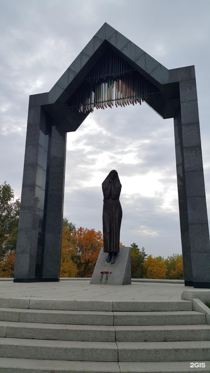 В каком городе памятник скорбящей матери. Скорбящая мать Уфа. Мемориальный комплекс: «Скорбящая мать»Белгоро. Памятник Скорбящей матери Уфа. Мемориальный комплекс Скорбящая мать Единцы.