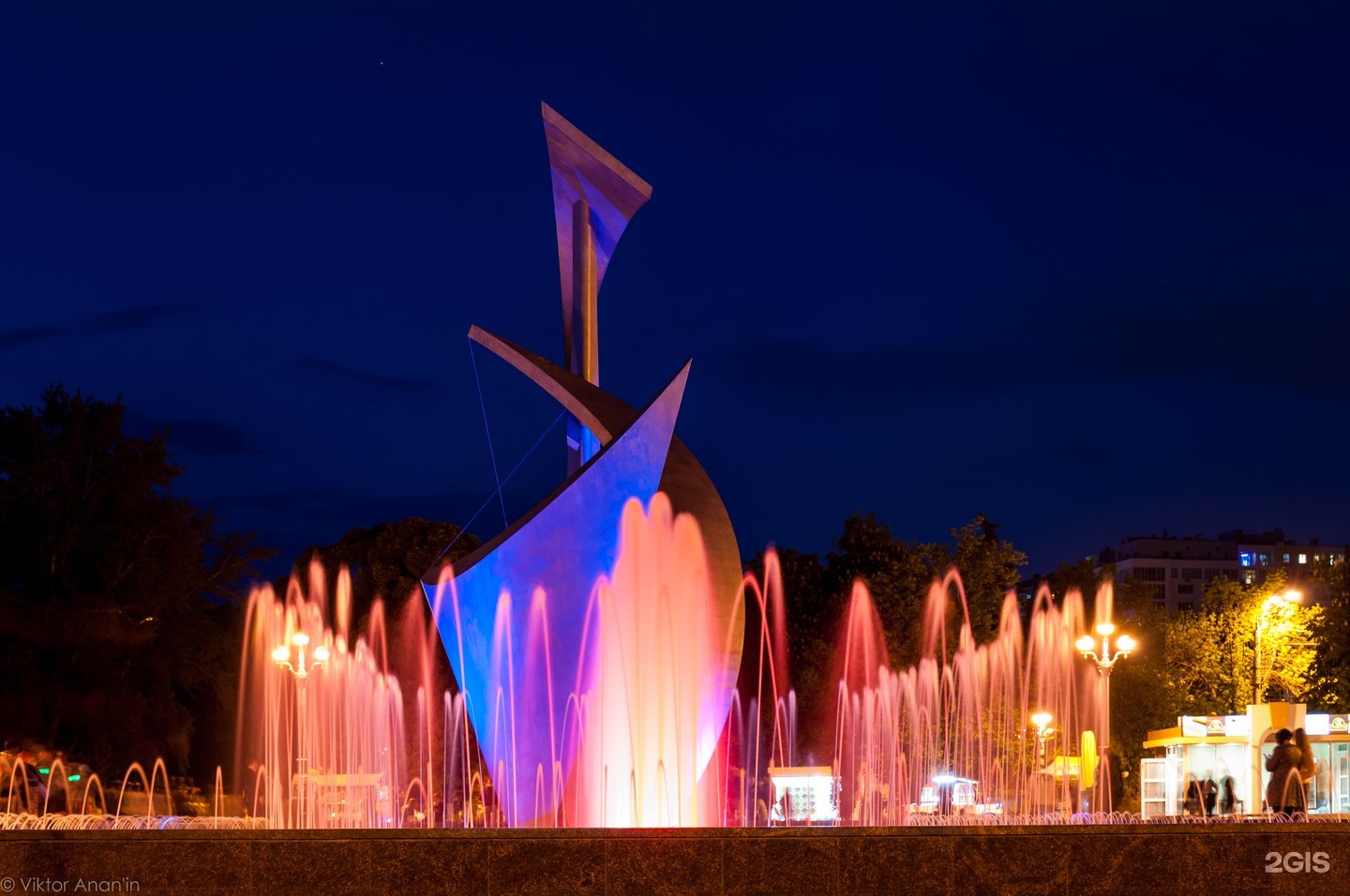 Самарская набережная фонтан Парус