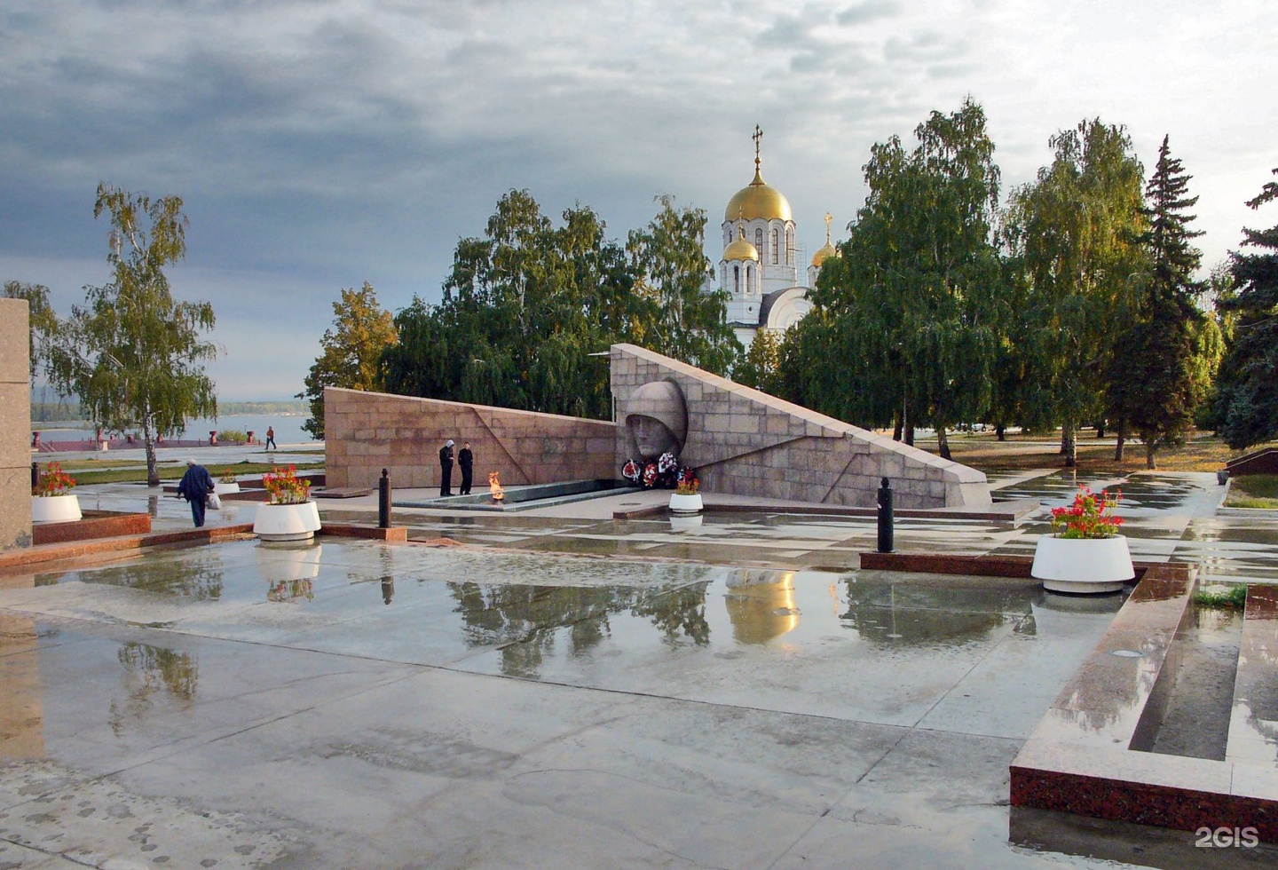 Самара 23 августа. Скорбящая мать Самара. Площадь славы Самара. Памятник ВОВ на площади славы в Самаре.