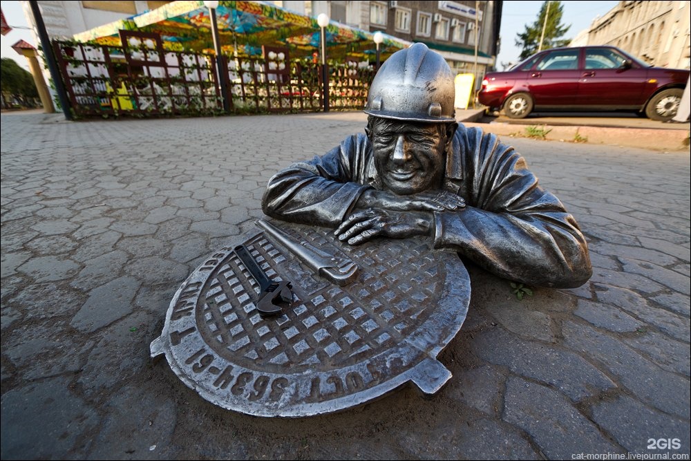 Чем славится омск. Омск доспремичательности. Памятники города Омска. Памятники в Омске достопримечательности. Скульптура Степаныч Омск.