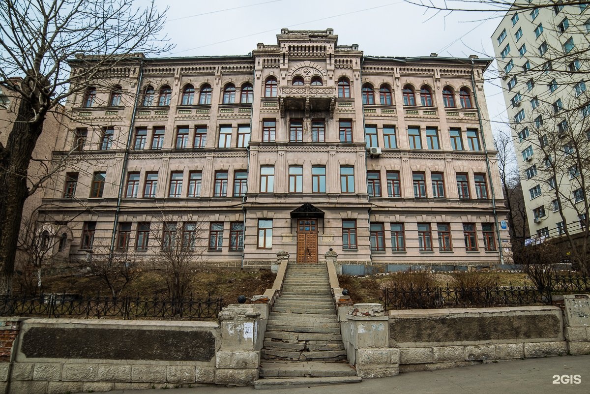 Владивосток, ул. Пушкина 41. Механический факультет. Владивосток, ул. Пушкина 41. Механический факультет.