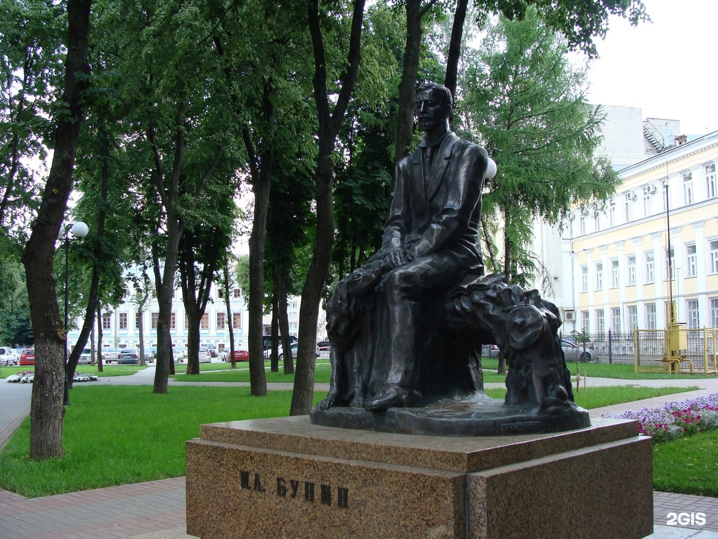 Памятники в воронеже. Бунин памятник в Воронеже. Иван Бунин памятник. Иван Бунин памятник в Воронеже. Иван Алексеевич Бунин памятник в Воронеже.