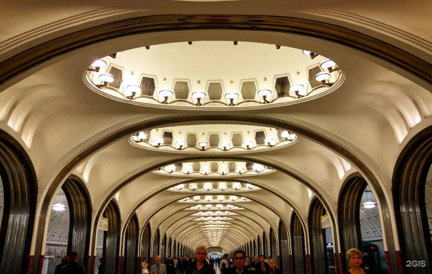 выходы из метро маяковская