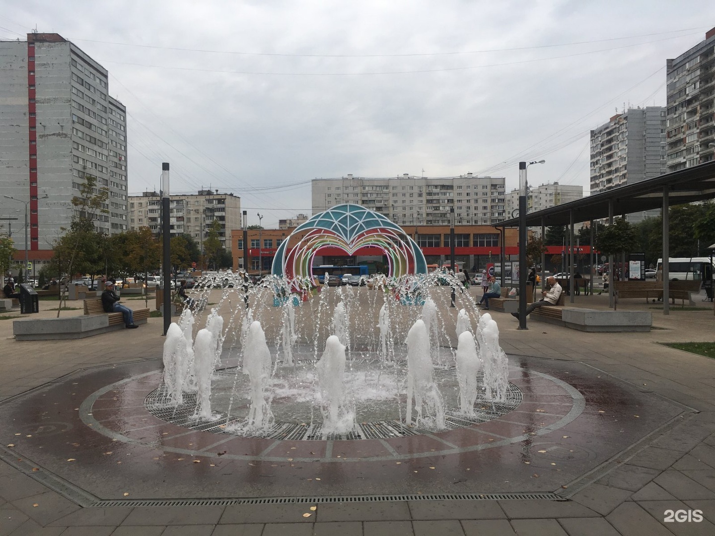 Сквер троицк. Академический сквер Троицк. Троицк фонтан на Академической площади. Троицк Москва Академическая площадь. Троицк сиреневый бульвар фонтан.