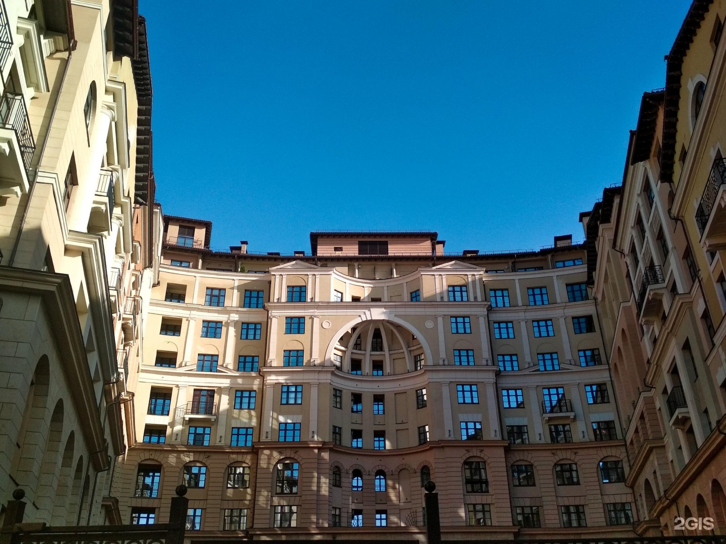 Савой итальянский квартал. Savoy итальянский квартал. Савой велнес фитнес чистые пруды. Savoy итальянский квартал. Жк итальянский квартал москва.