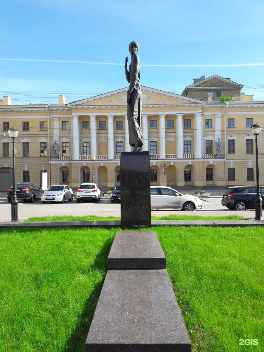 памятник ахматовой у крестов санкт петербург