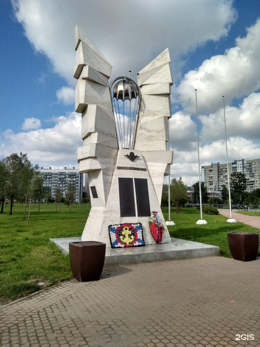 Памятник псковским десантникам 6-й роты