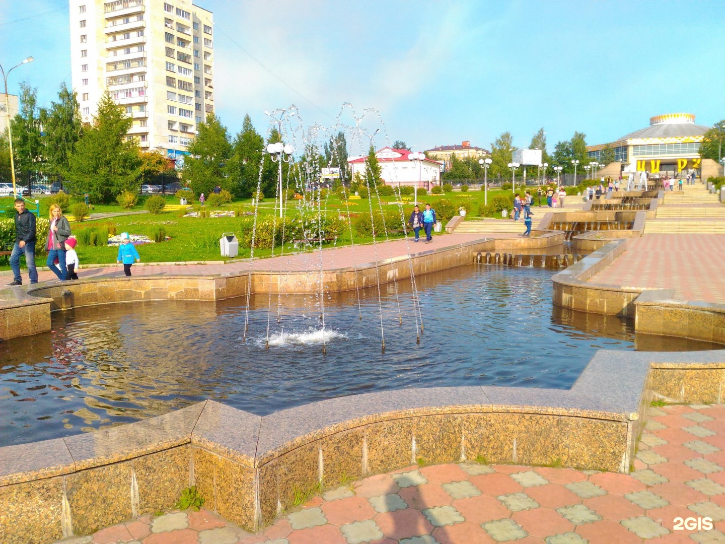 Пархоменко 99 нижний тагил. Магазин каскад нижний тагил. Каскад фонтанов нижний тагил. Магазин каскад нижний тагил. Курако, д.