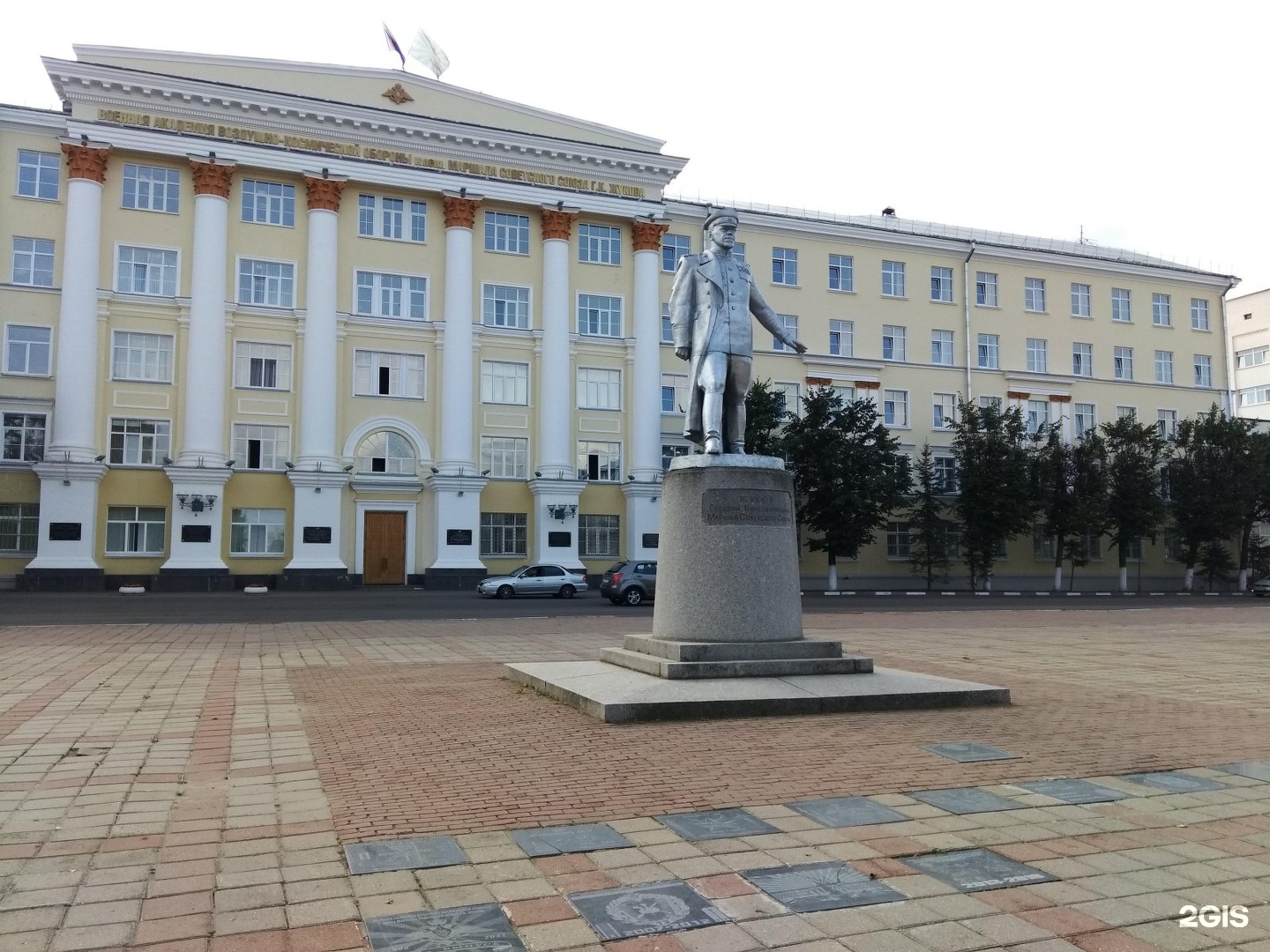 Площадь поликлиники. Памятник Жукову в Твери. Ва ВКО памятник.