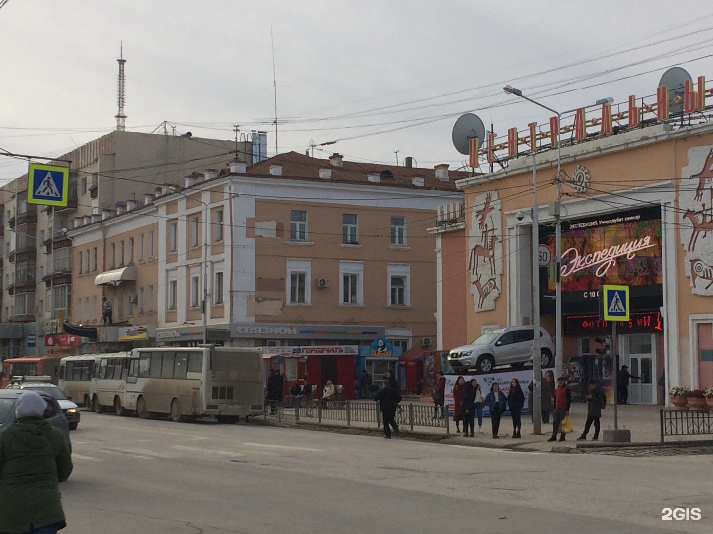 Пр центральный. Кинотеатр Центральный Якутск. Проспект Ленина кинотеатр. Остановка кинотеатр Центральный город Якутск. Кинотеатр Центральный Якутск фото.