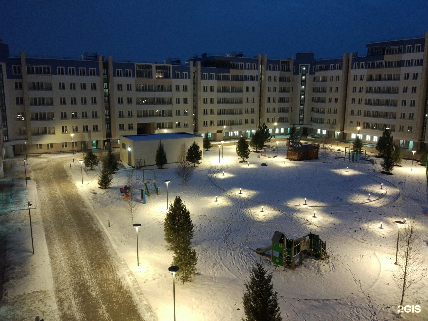 Улица ломако красноярск. Петра Ломако 14. Петра Ломако 2. Петра Ломако 2 двор. Петра Ломако 10 фото.