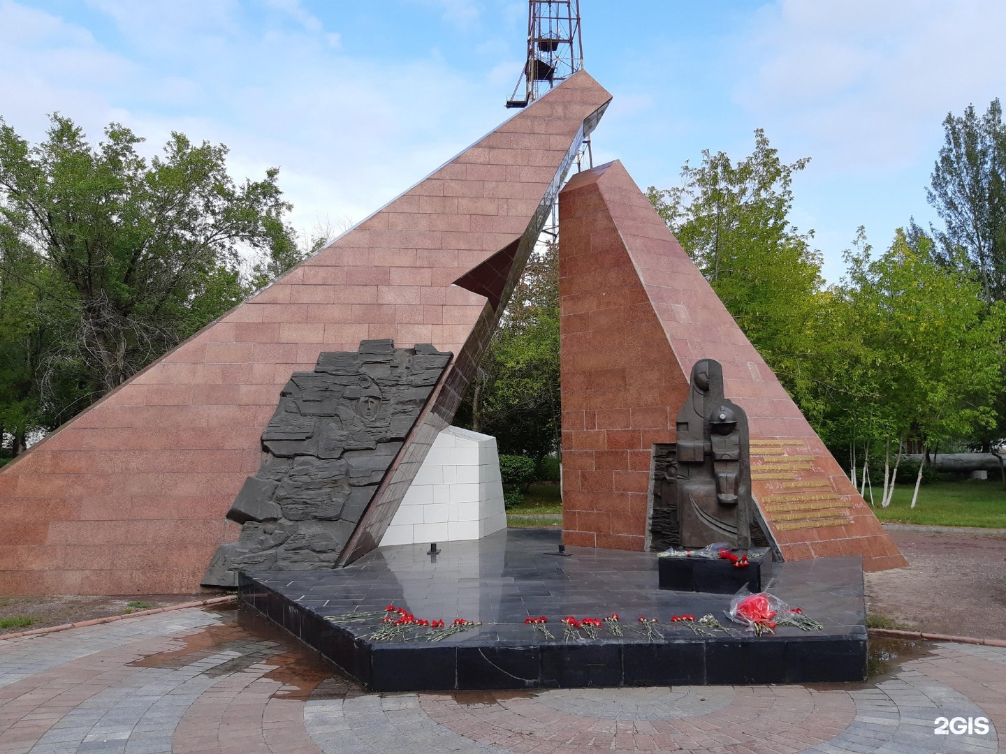 Мемориал шахтерской славы Бачатский