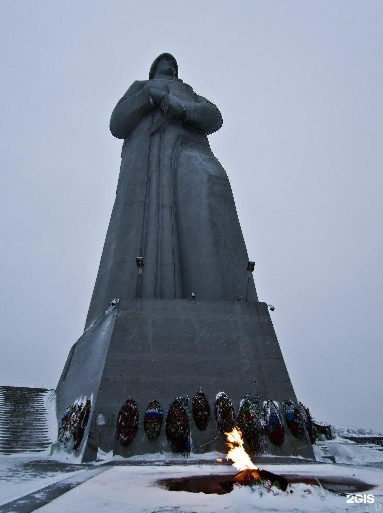 Памятник в мурманске. Город Мурманск достопримечательности Алеша. Монумент Победы в мумраск. Мурманск Главная достопримечательность. Мурманск достопримечательности зимой