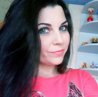 Яна Попова