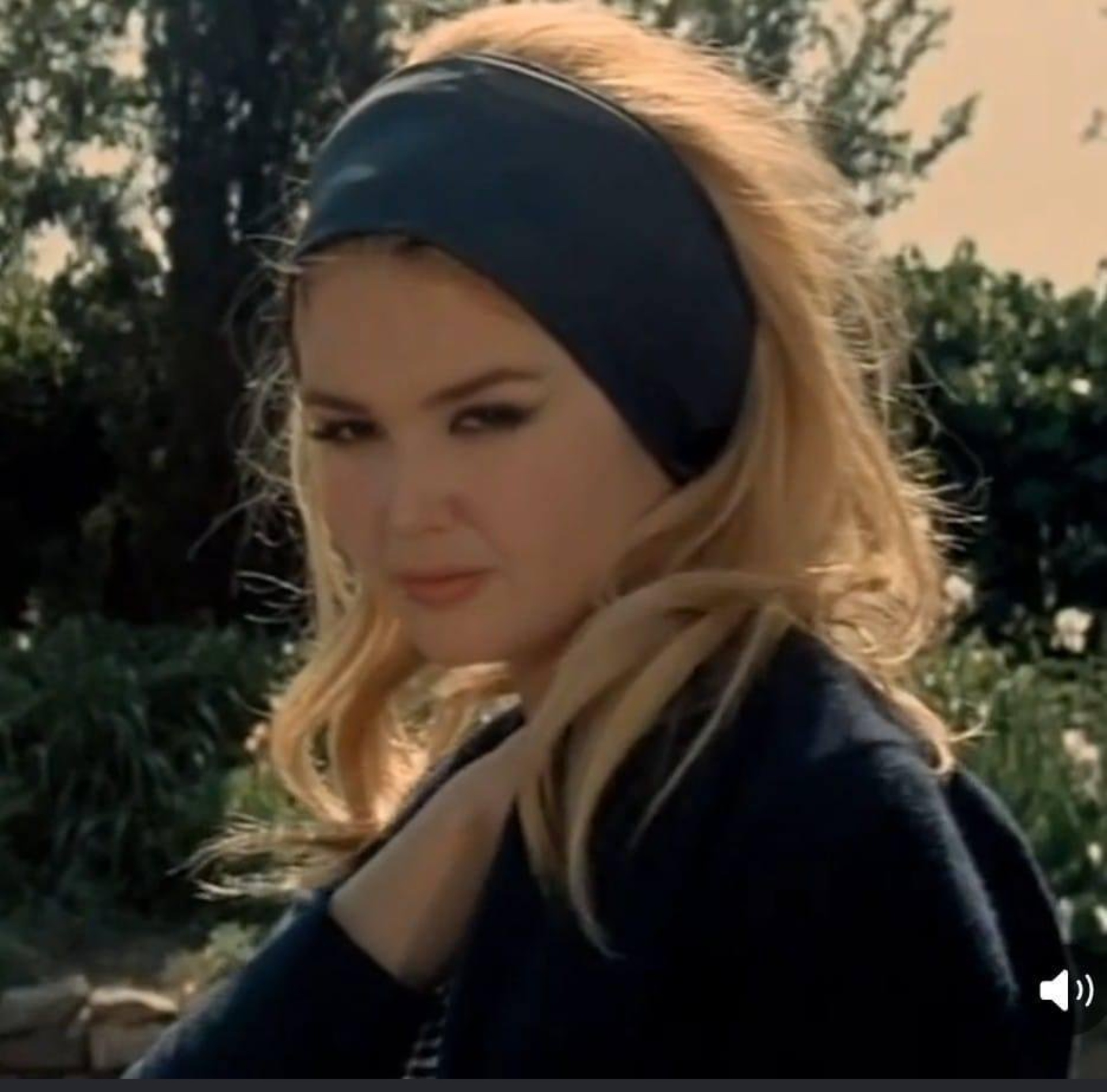 Төтенше BDSM қараңыз Жарылған аяқтардың порно фотосы