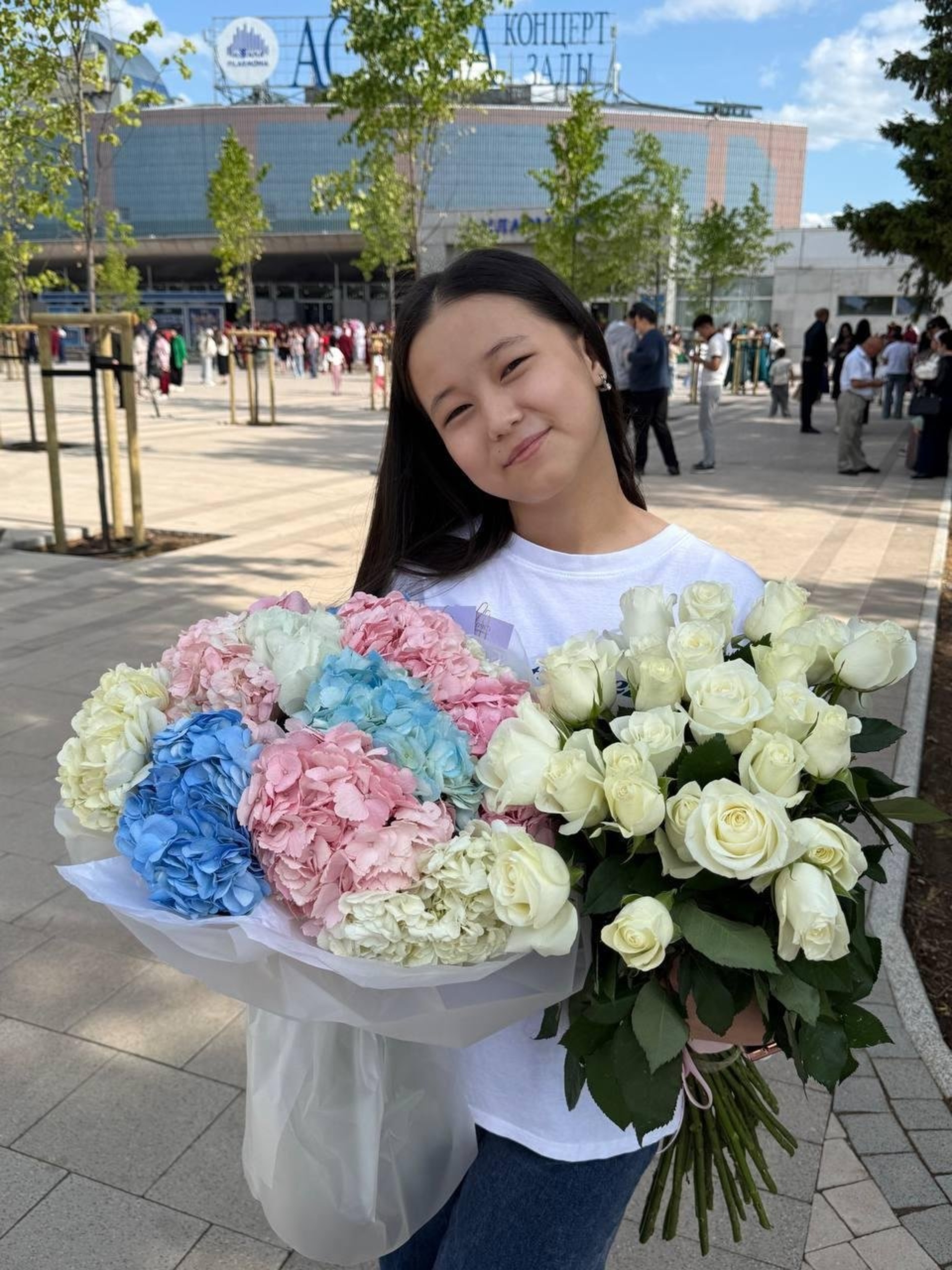 Мен өгей қызымның кискасына порно ағыздым. Сексуалды томпақ фильм