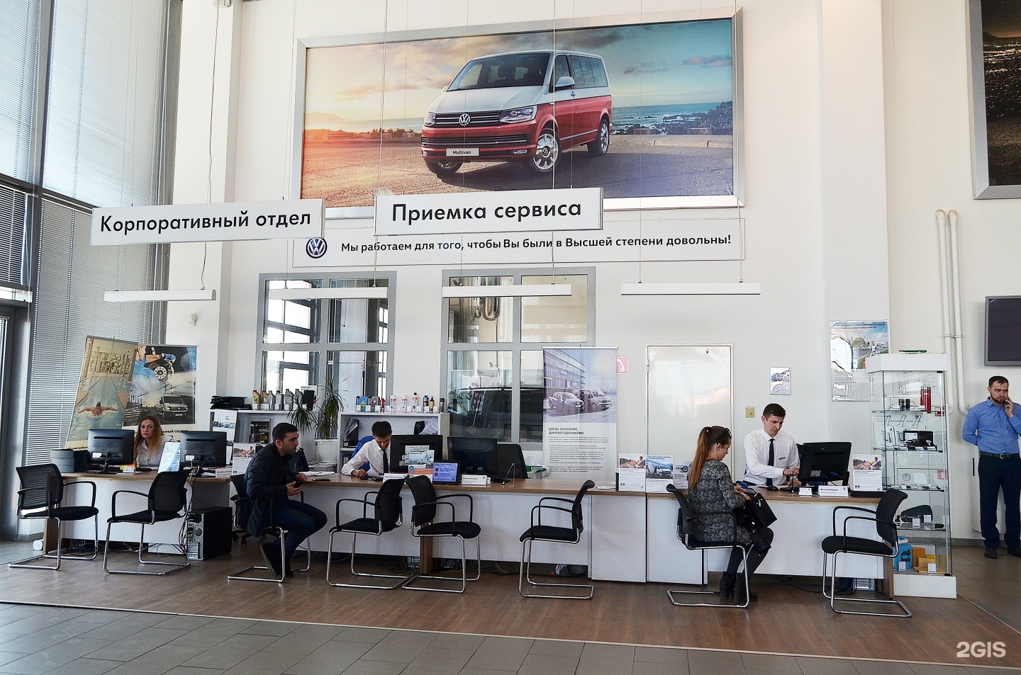 автосалон в германии. мэйджор строгино ауди. германские автосалоны. город германия автосалоны. автосалоны германии америки.