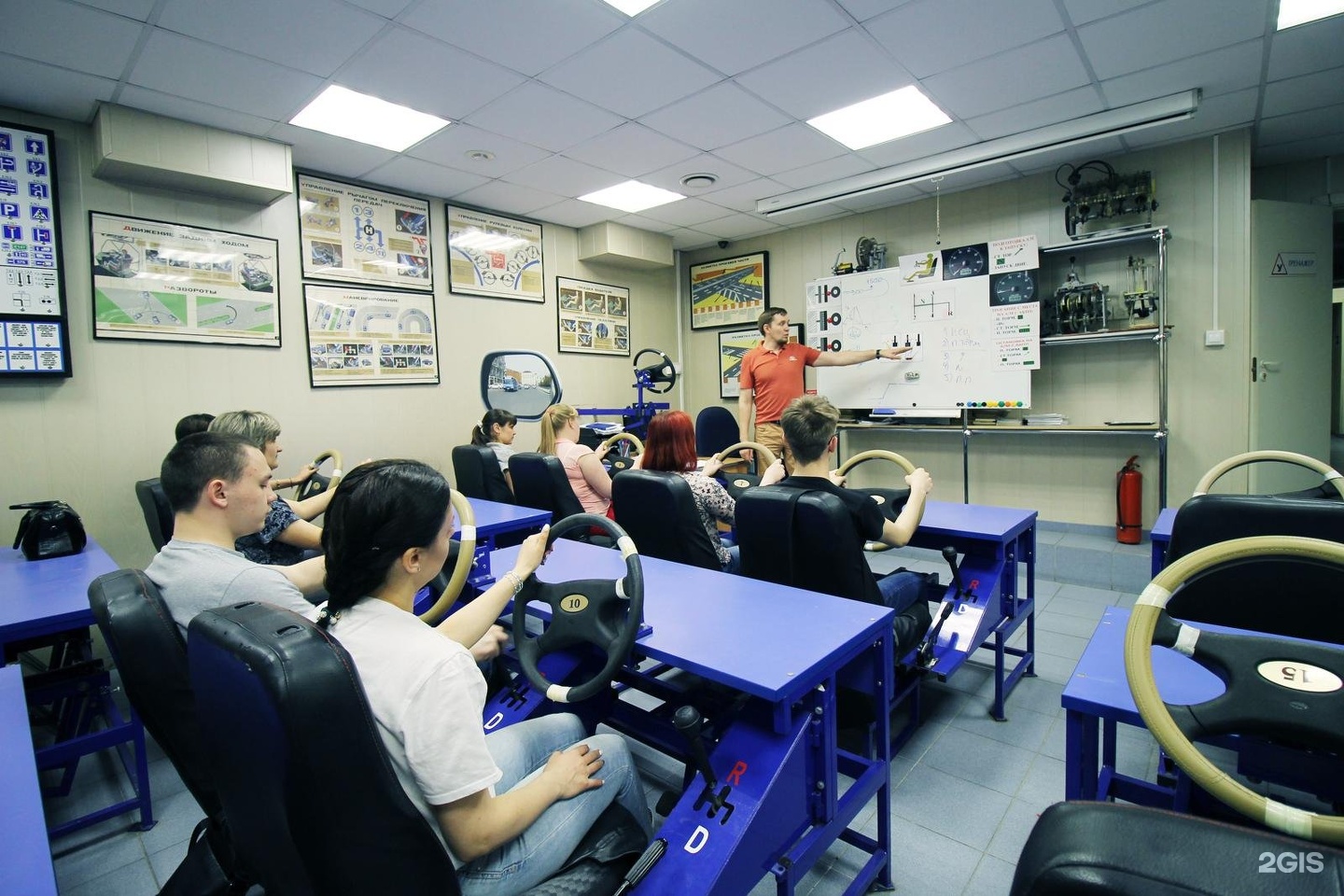 обучение компьютерной курс и ремонт. итмо внутри. учебный компьютерный центр. курсы учебные центры санкт петербурга. системный администратор курсы спб.