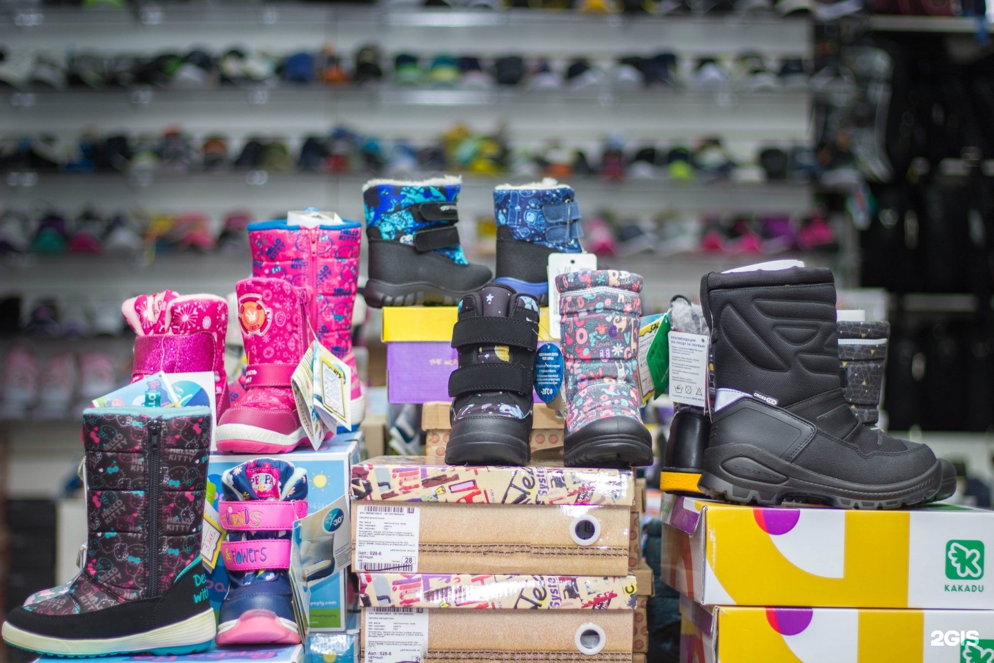 Обувь тюмень сайт. Детская обувь Тюмень. Магазины женской обуви в Тюмени. Бюджетные ботинки Тюмень. Обувь в Тюмени фото.