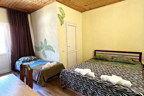 Сочи: Гостевой дом Тропики