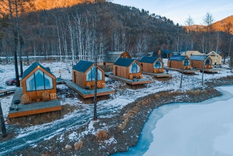 Большое Голоустное: Глэмпинг Khan Glamping Goloustnoye