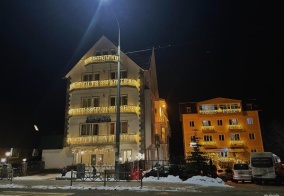 Отель Снежная королева в Домбае