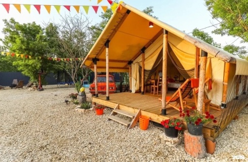 пос. Кучугуры: Глэмпинг Гости