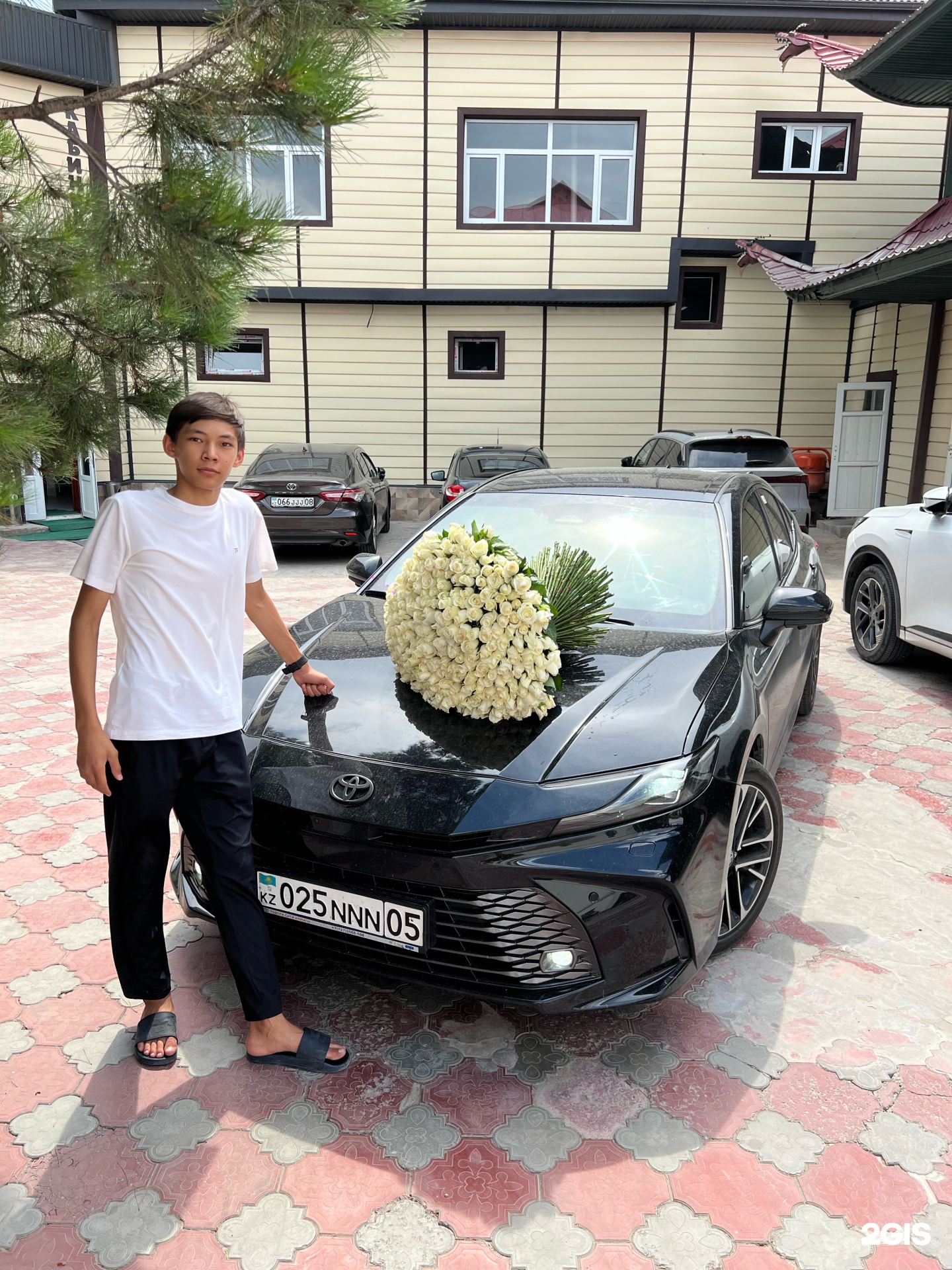 Тау-сая