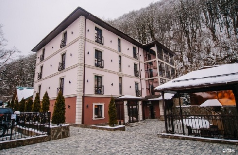 с. Эстосадок: Отель Тройка