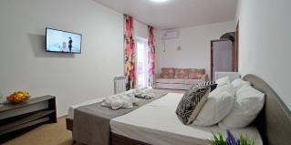 Витязево: Коттедж Белое солнце