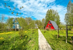 Глэмпинг А у реки в Московской области