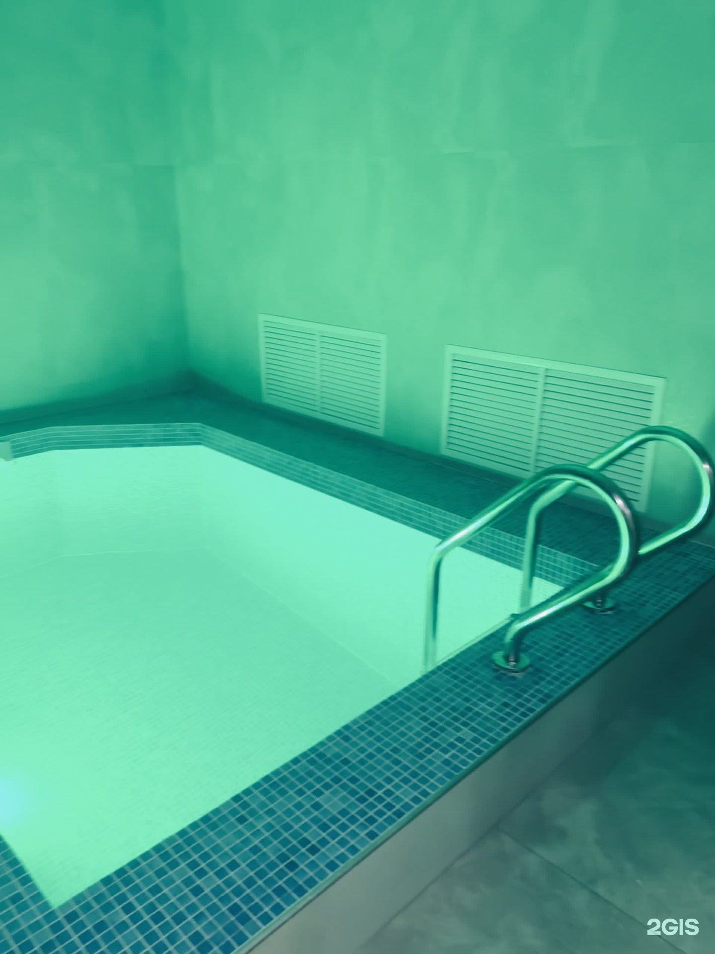 Aish hotel